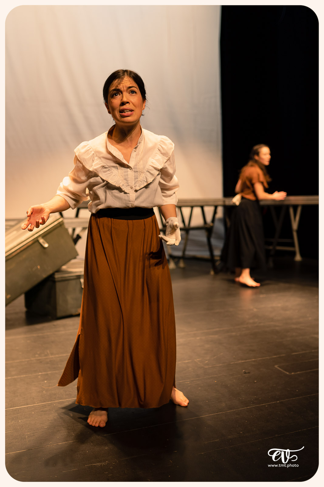 LA MESNIE H. - UN JOUR D'ÉTÉ